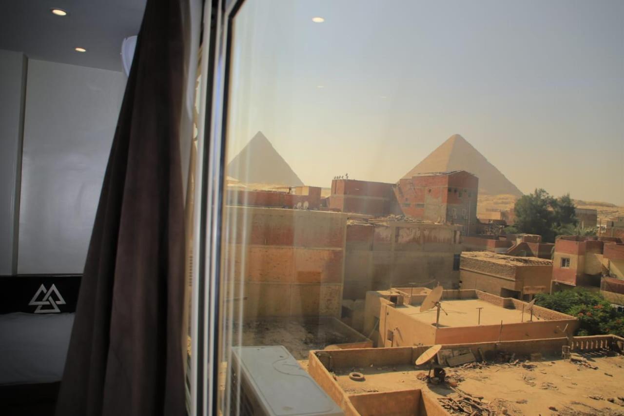 Pyramids Magic 3*