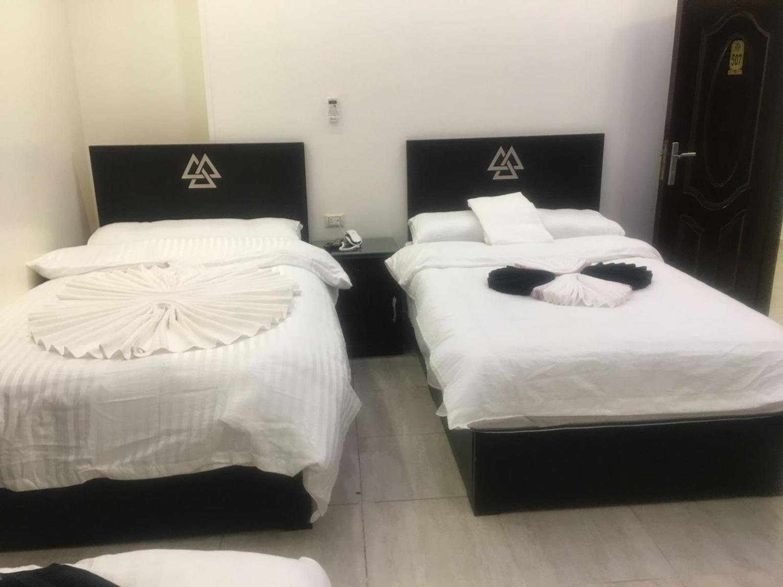 Pyramids Magic 3*