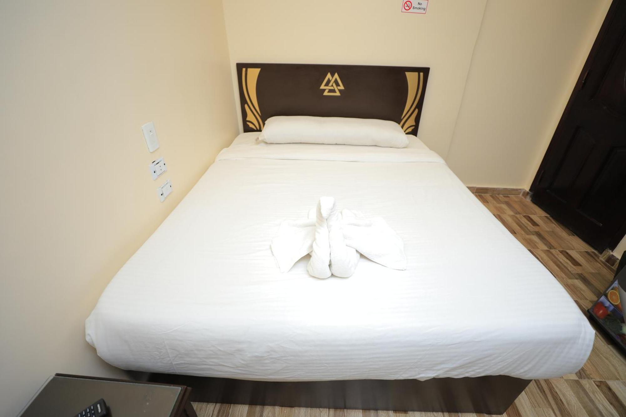 Pyramids Magic 3*